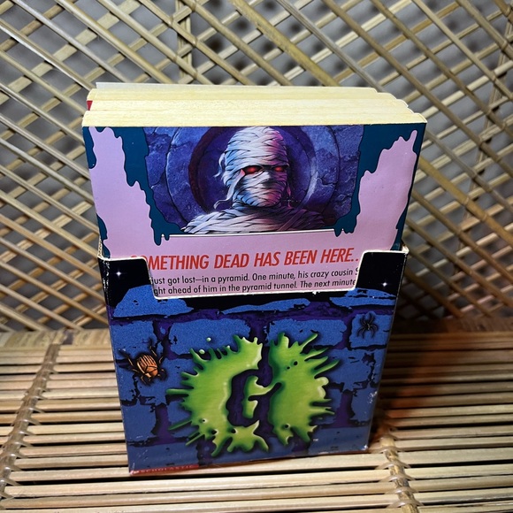 Vintage Goosebumps book lot First Scholastic Printing with holder 5 - Picture 3 of 12